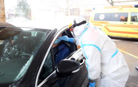 TESTIRANJE ZA  COVID 19 ZD CERKNICA 04 FOTO LJUBO VUKELIČ